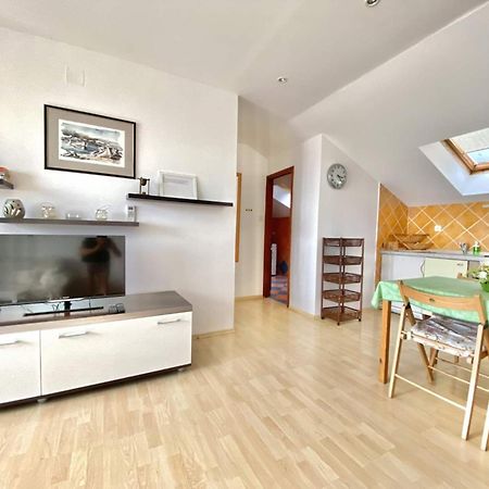 Family Apartments Viva Close To The Beach Крк Экстерьер фото